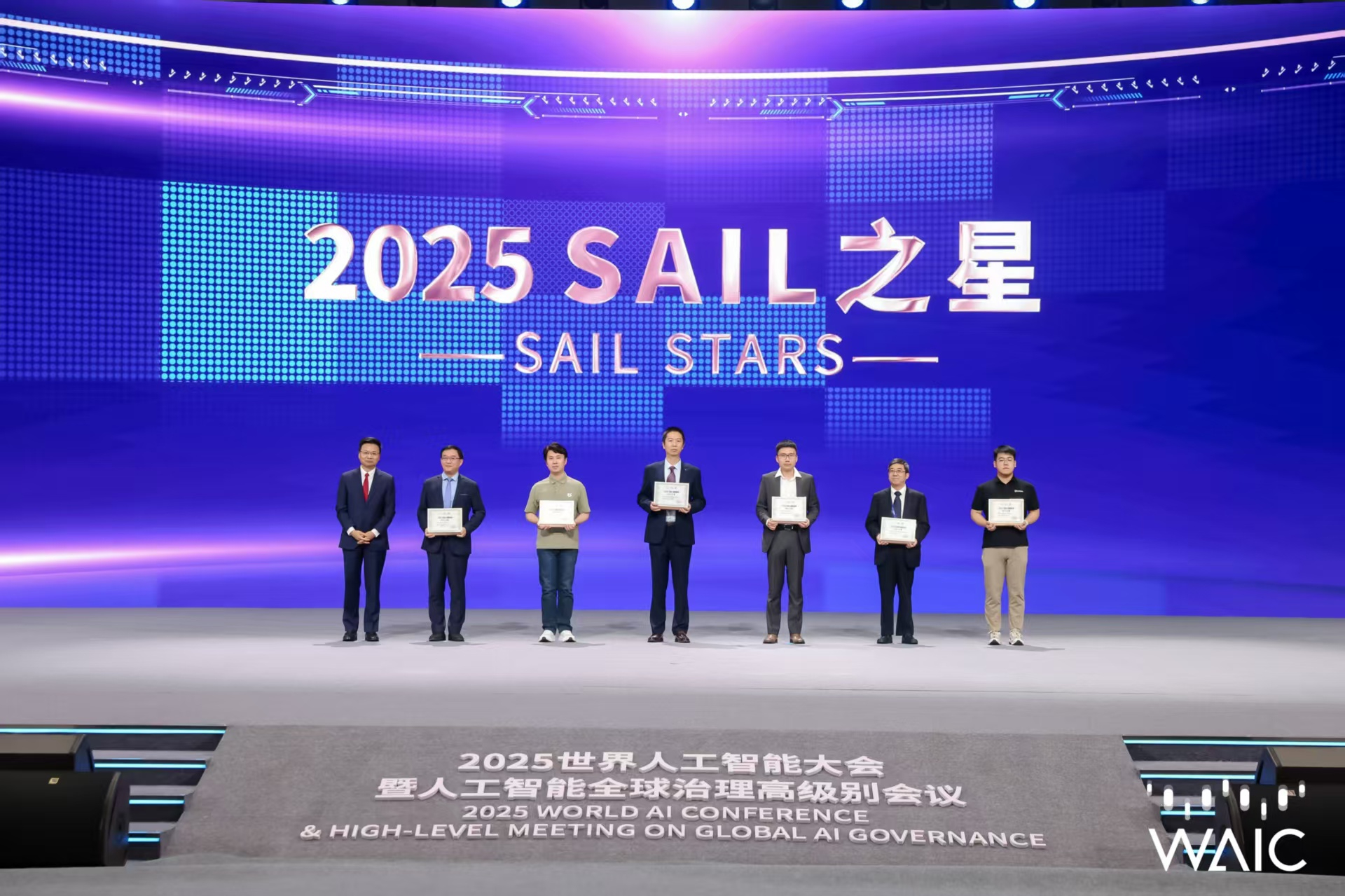 28quan官网-破解3C电子行业痛点！金属加工机器人精准搬运增效70%